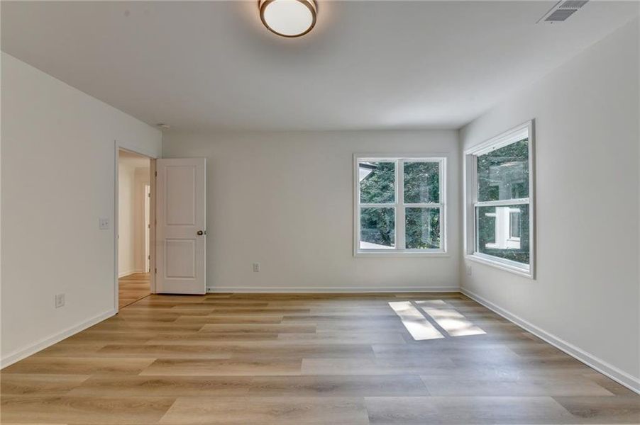 Spacious, unfurnished interior of a new home in , Gainesville (Image 68).