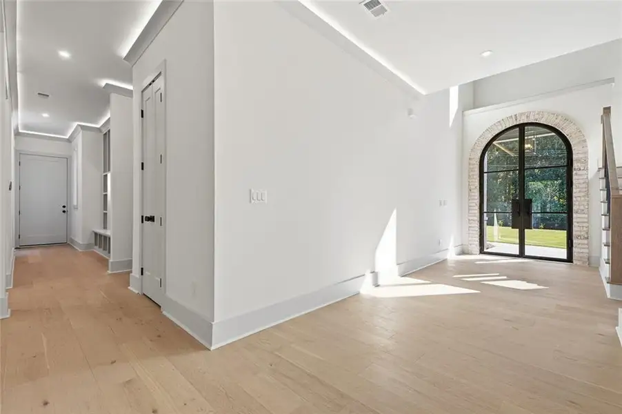 Spacious, unfurnished interior of a new home in , Gainesville (Image 15).