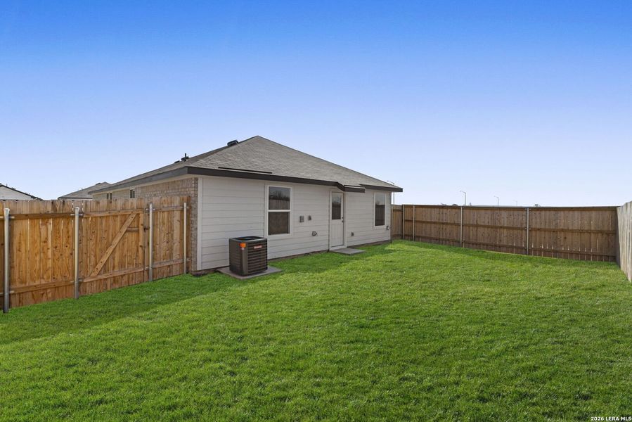 Exterior details and patio area of a home in Arroyo Ranch, Seguin (Image 17).
