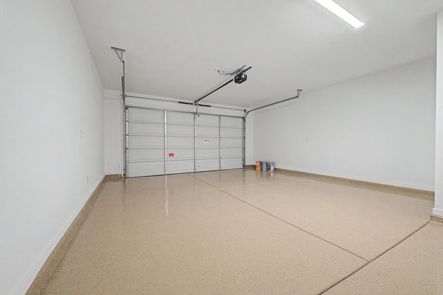 Spacious, unfurnished interior of a new home in Frontera, Surprise (Image 13).