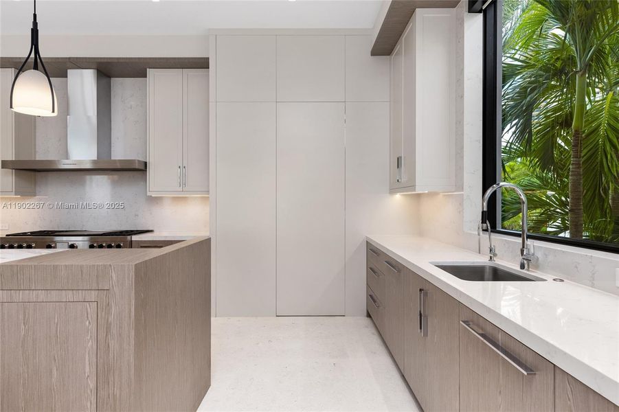 Furnished interior view inside a new home in , Fort Lauderdale (Image 19).