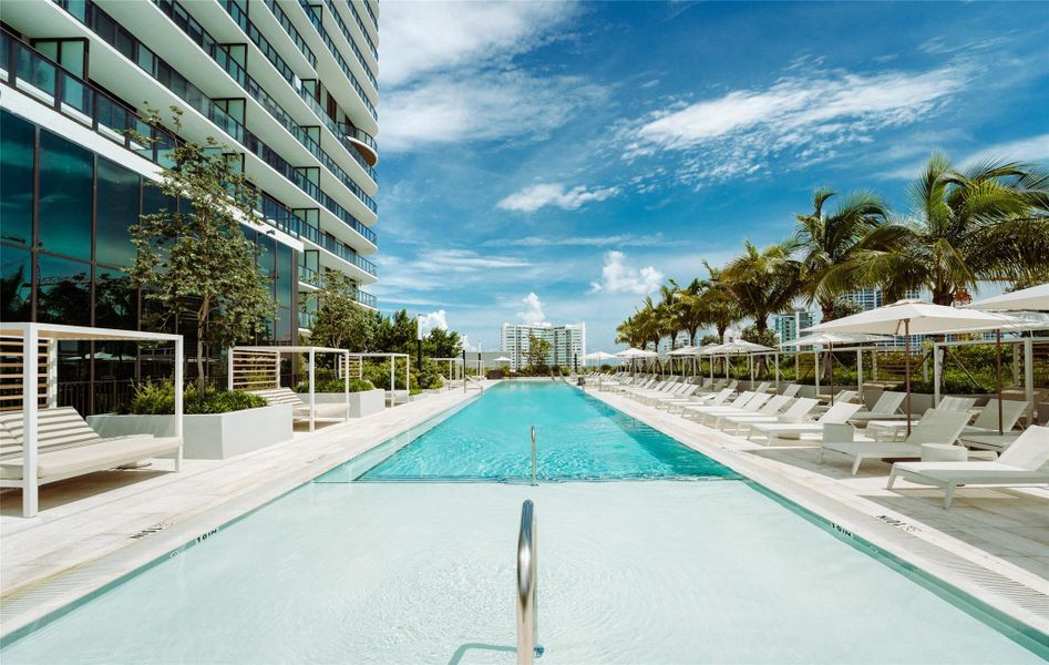 Condo located in Miami Beach, FL showcasing its design and architecture (Image 4).