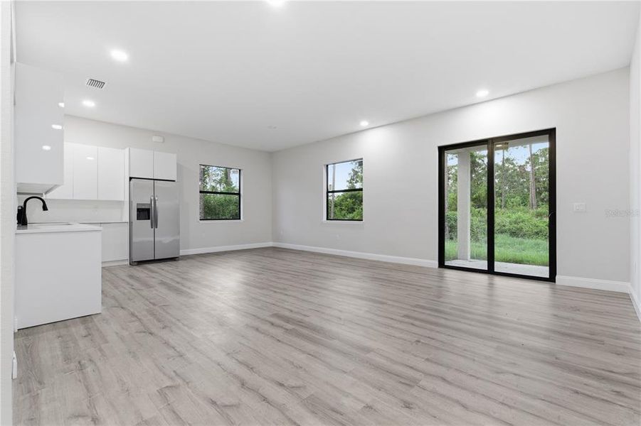 Spacious, unfurnished interior of a new home in , Lehigh Acres (Image 16).