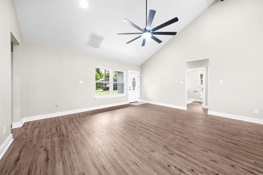 Spacious, unfurnished interior of a new home in , Sulphur Springs (Image 23).
