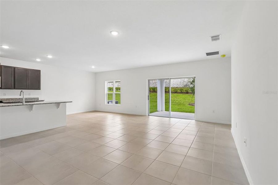 Spacious, unfurnished interior of a new home in Eagletail Landings, Howey-in-the-Hills (Image 17).