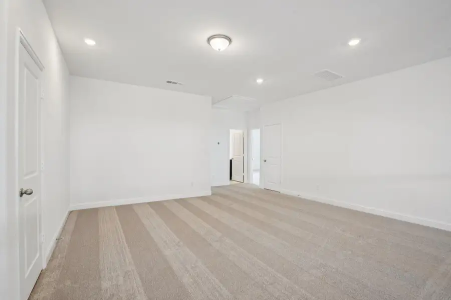 Spacious, unfurnished interior of a new home in Del Bello Lakes 60', Manvel (Image 40).