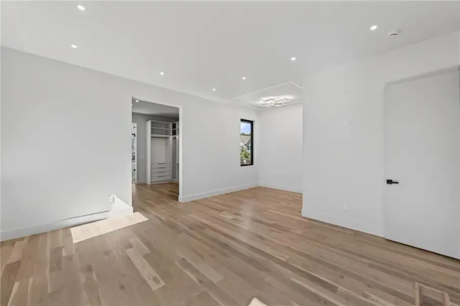 Spacious, unfurnished interior of a new home in , Smyrna (Image 25).