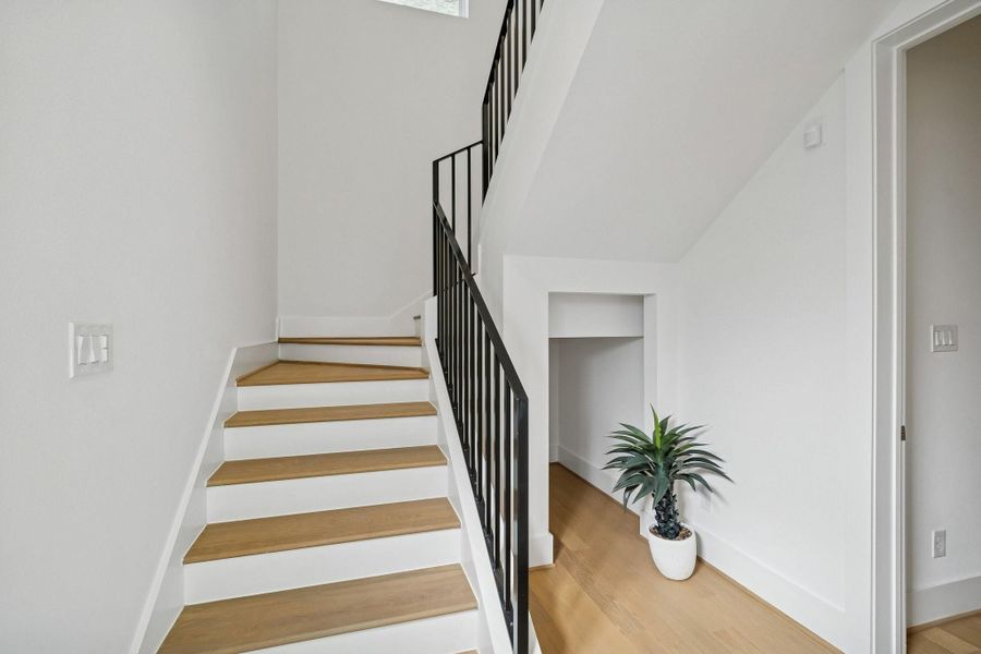 Spacious, unfurnished interior of a new home in West 21st Residences, Houston (Image 19).