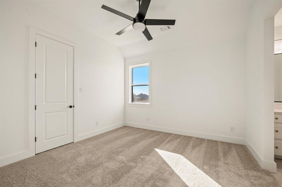 Spacious, unfurnished interior of a new home in NorthGlen, Haslet (Image 35).