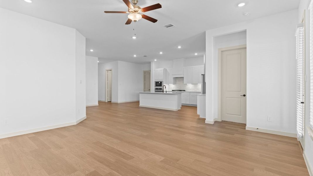 Representative unfurnished interior of a home built from the LANCASTER by D.R. Horton in Alexander, Pearland (Image 13). Representative unfurnished interior of a home built from the LANCASTER by D.R. Horton in Alexander, Pearland (Image 13).