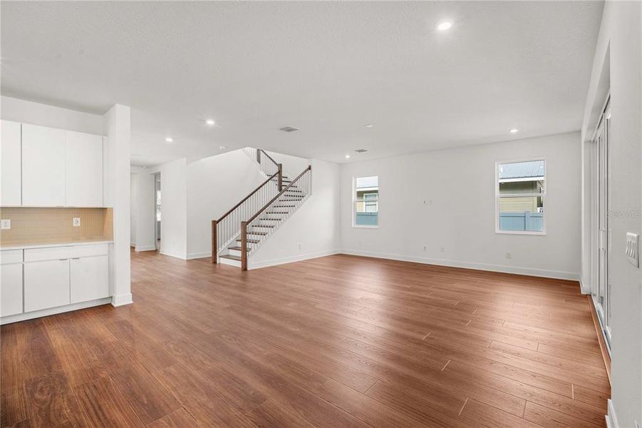 Spacious, unfurnished interior of a new home in , Tampa (Image 20).