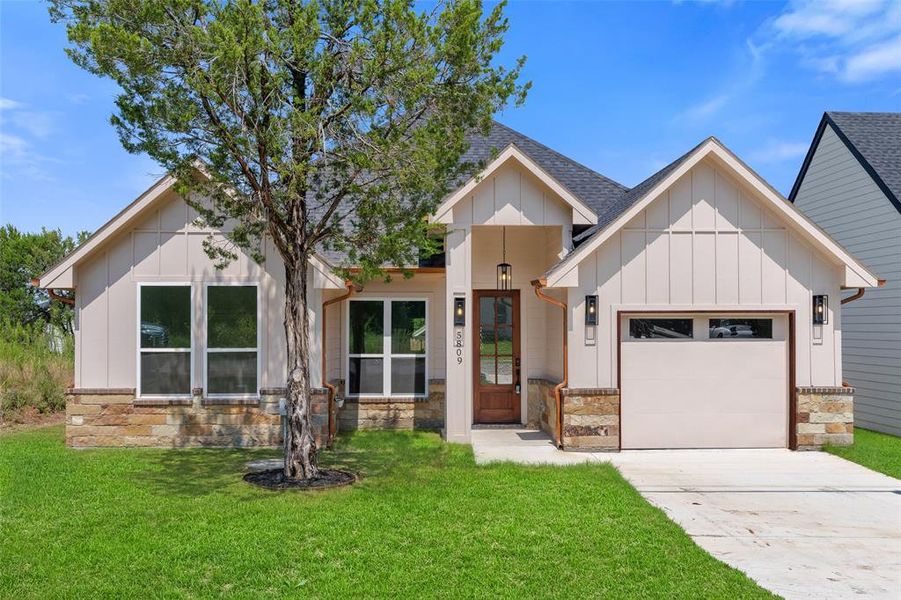 Front exterior of a new home in , Granbury, TX, highlighting curb appeal (Image 1). Front exterior of a new home in , Granbury, TX, highlighting curb appeal (Image 1).