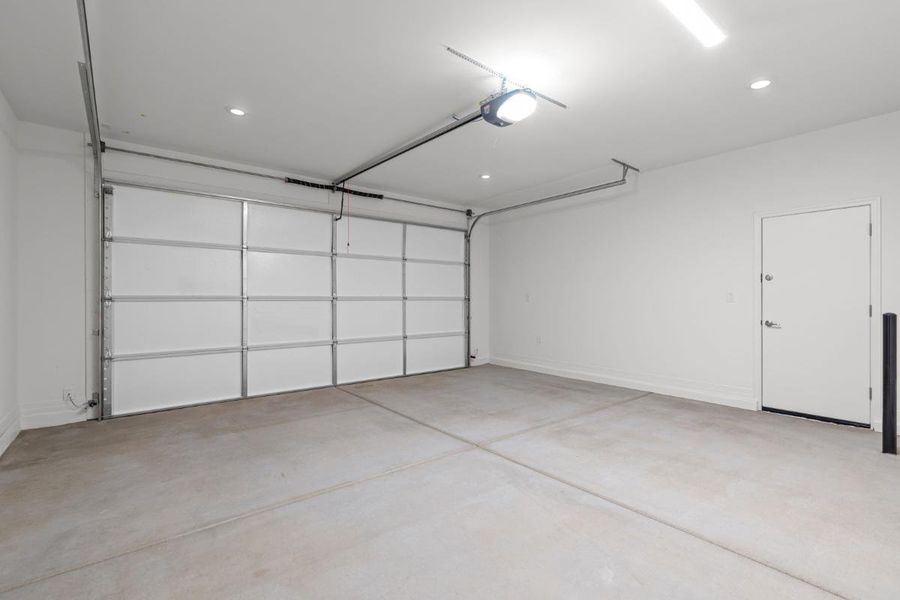Spacious, unfurnished interior of a new home in Arroyo Vista II, Casa Grande (Image 11). Spacious, unfurnished interior of a new home in Arroyo Vista II, Casa Grande (Image 11).