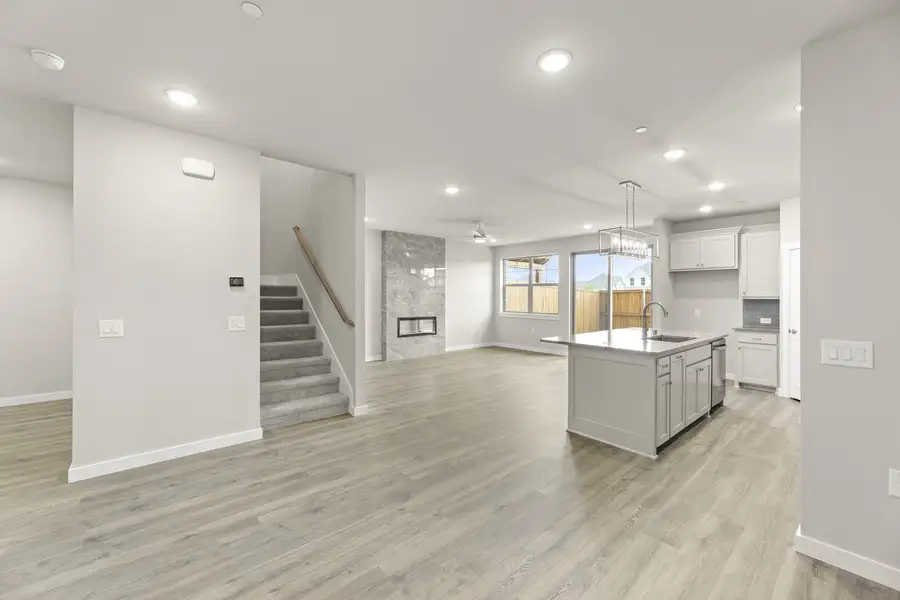 Spacious, unfurnished interior of a new home in Wildridge, Oak Point (Image 17).