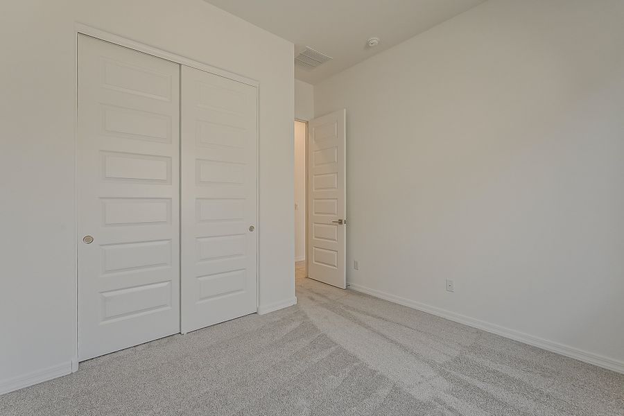 Spacious, unfurnished interior of a new home in Mirada Crossing, Goodyear (Image 39).