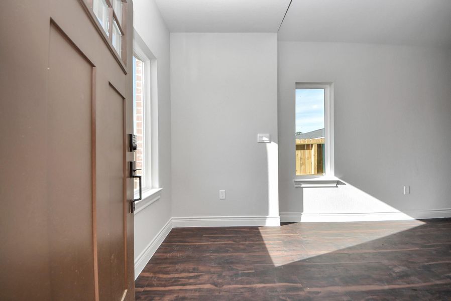Spacious, unfurnished interior of a new home in Hill & Dale Ranch, Splendora (Image 16).