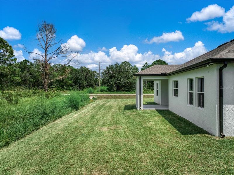 Exterior details and patio area of a home in , Sebring (Image 4).