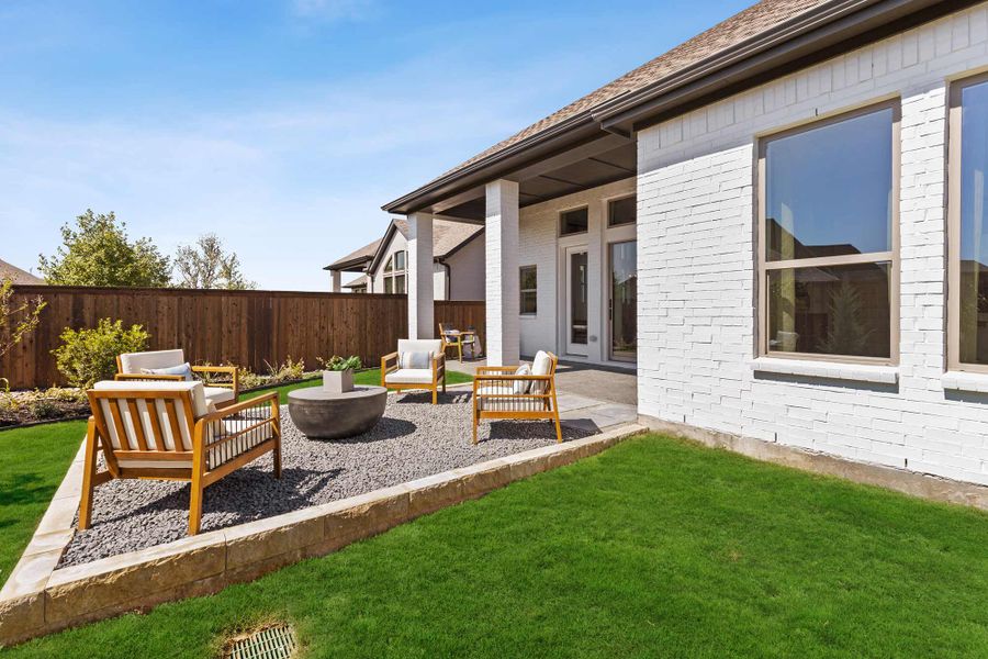 Representative exterior details of a home built from the The Cedaridge by David Weekley Homes in Mustang Lakes, Celina (Image 4).