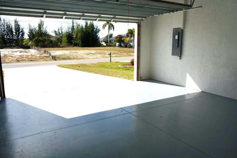 Exterior details and patio area of a home in , Cape Coral (Image 20).