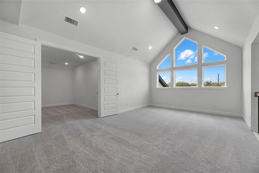 Spacious, unfurnished interior of a new home in Sienna, Missouri City (Image 12).