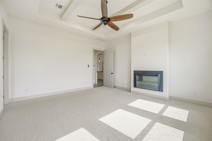 Spacious, unfurnished interior of a new home in , Glen Rose (Image 28).