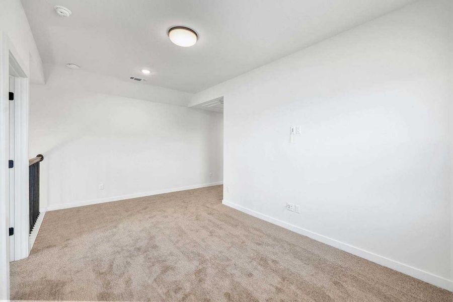 Representative unfurnished interior of a home built from the Richmond.535 by Highland Homes in Riceland, Mont Belvieu (Image 22).