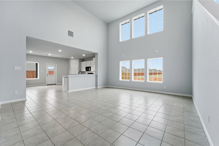 Spacious, unfurnished interior of a new home in Saddlebrook Estates, Waxahachie (Image 14).