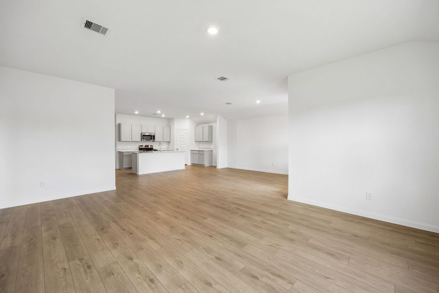 Spacious, unfurnished interior of a new home in Meridiana, Manvel (Image 23).