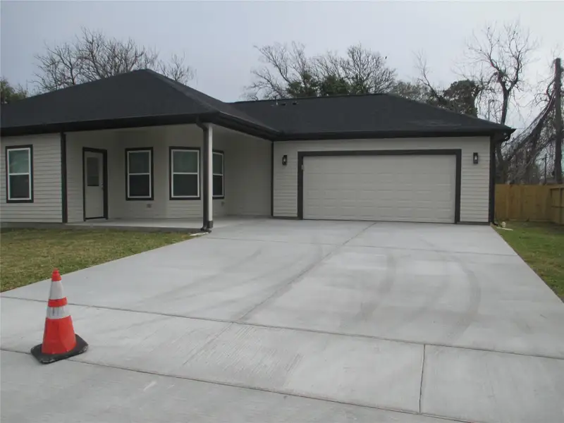 Front exterior of a new home in , Baytown, TX, highlighting curb appeal (Image 1). Front exterior of a new home in , Baytown, TX, highlighting curb appeal (Image 1).
