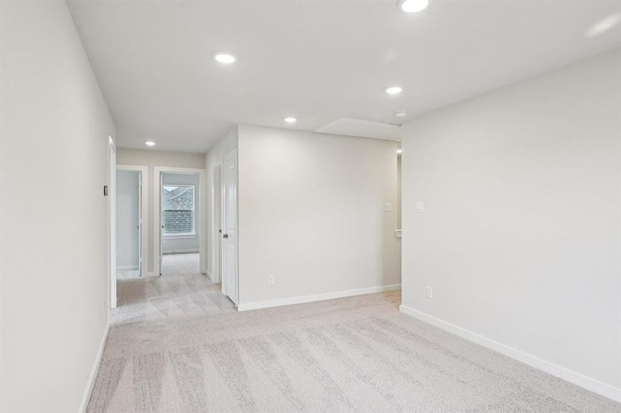 Spacious, unfurnished interior of a new home in Summerwood Estates, Red Oak (Image 32). Spacious, unfurnished interior of a new home in Summerwood Estates, Red Oak (Image 32).