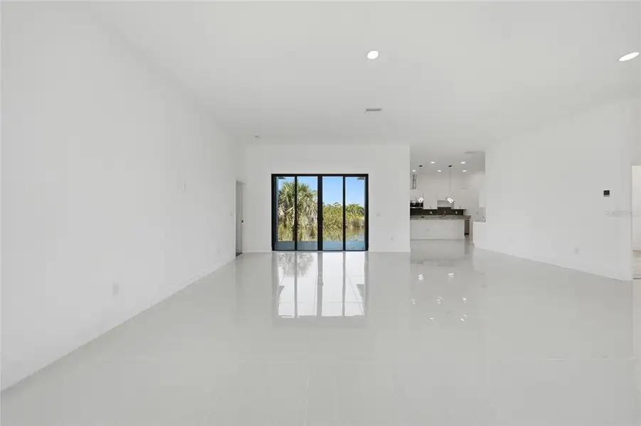 Spacious, unfurnished interior of a new home in , Port Charlotte (Image 25).
