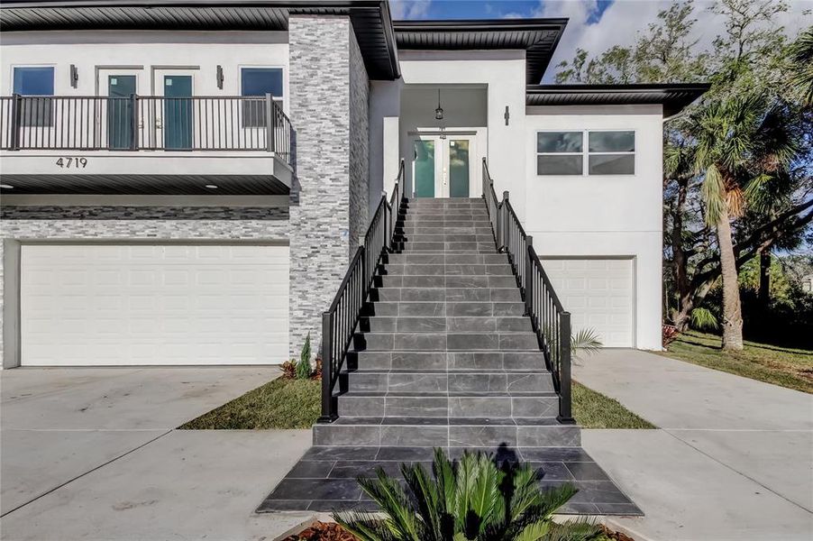 Exterior details and patio area of a home in , New Port Richey (Image 37).