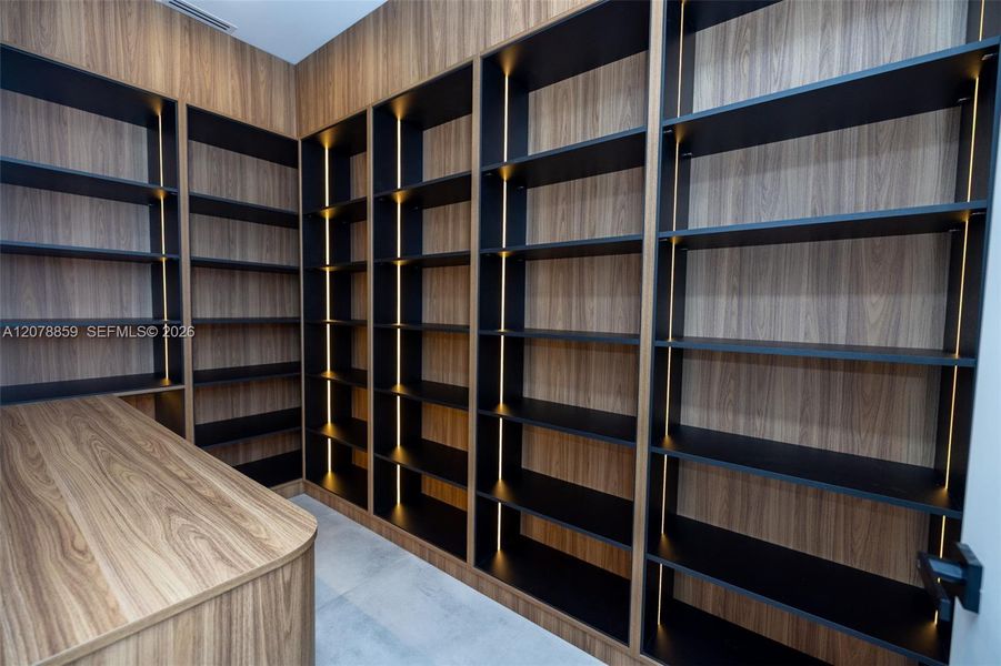 Walk-in Pantry