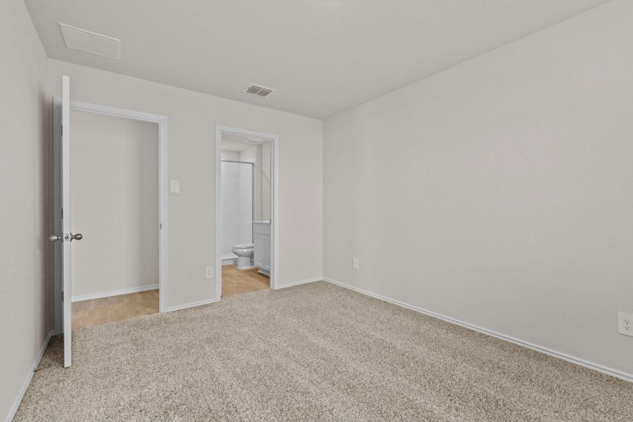 Spacious, unfurnished interior of a new home in , Maxwell (Image 27).