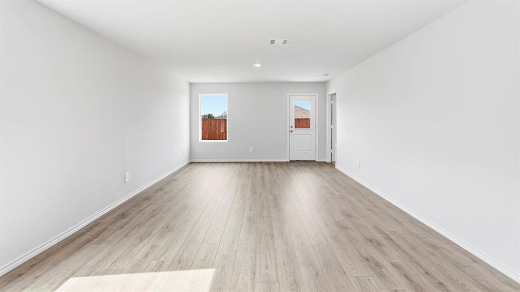 Spacious, unfurnished interior of a new home in Asher Oaks, Bonham (Image 24).