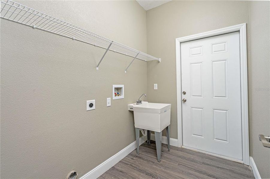 LAUNDRY ROOM