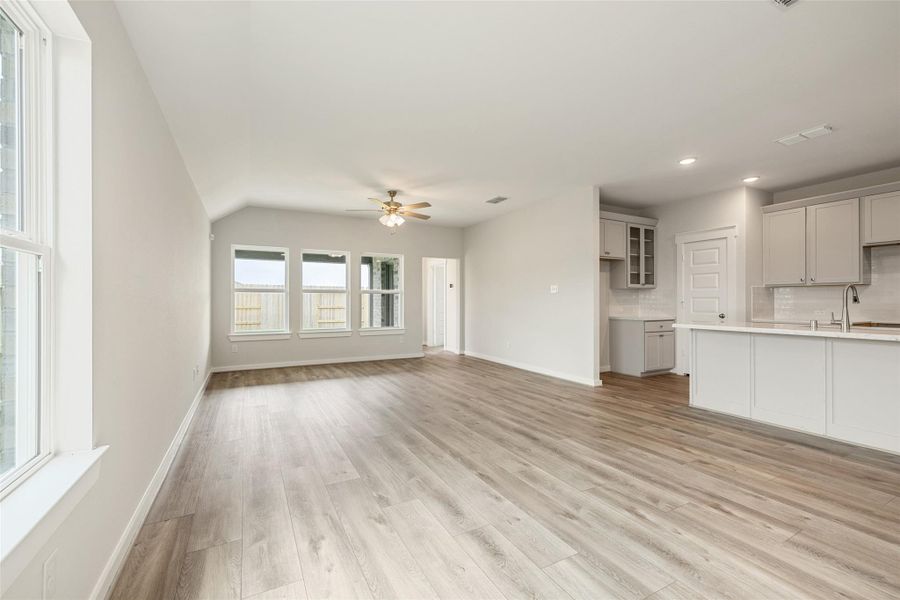 Spacious, unfurnished interior of a new home in River Ranch, Dayton (Image 34).