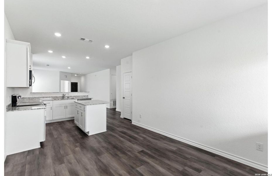 Spacious, unfurnished interior of a new home in Corley Farms, Boerne (Image 23).