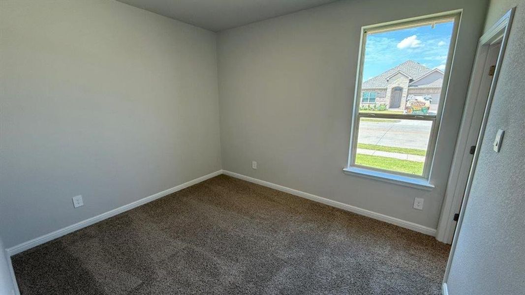 Spacious, unfurnished interior of a new home in Saratoga, Granbury (Image 14).