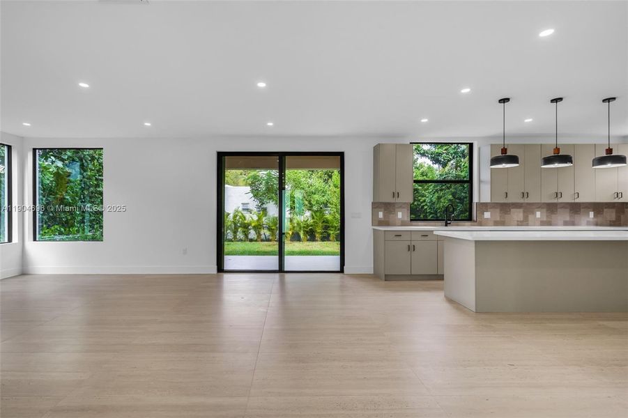 Spacious, unfurnished interior of a new home in , Miami (Image 17).