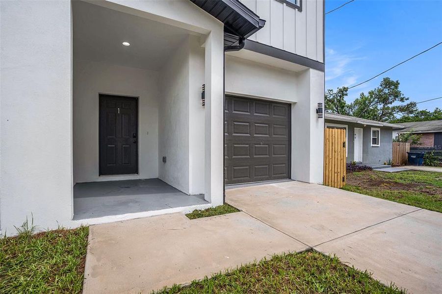 Exterior details and patio area of a home in , Tampa (Image 4).