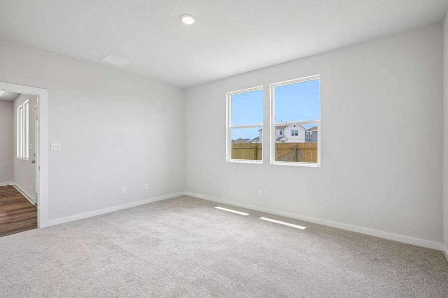 Spacious, unfurnished interior of a new home in Stallion Run, Buda (Image 33).