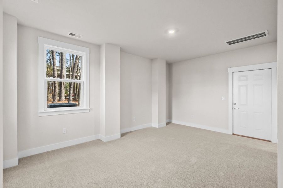 Spacious, unfurnished interior of a new home in Harbor Oaks Marina, Myrtle Beach (Image 32).