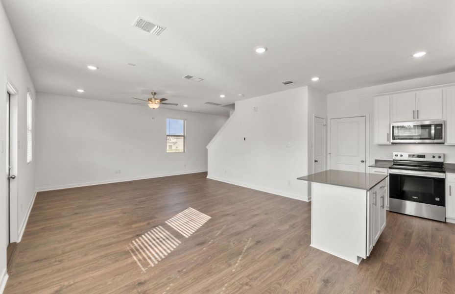 Spacious, unfurnished interior of a new home in Sonterra, Jarrell (Image 32).