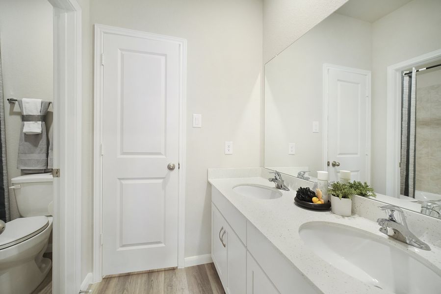 Representative furnished interior of a home built from the Teton by Beazer Homes in Sorella: Landmark Collection, Tomball (Image 8).