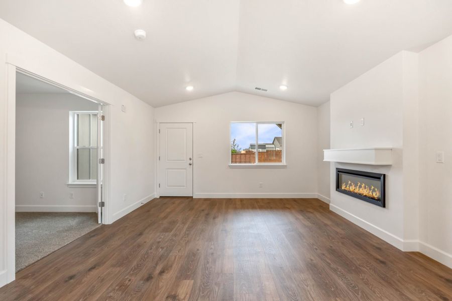 Spacious, unfurnished interior of a new home in Willowbrook, Madras (Image 14). Spacious, unfurnished interior of a new home in Willowbrook, Madras (Image 14).