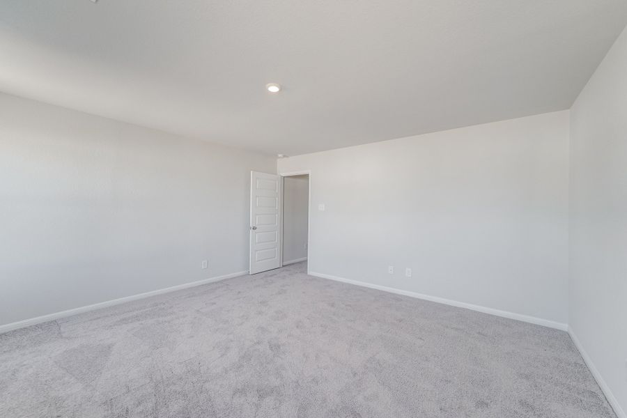 Spacious, unfurnished interior of a new home in Splawn Ranch, Killeen (Image 24).