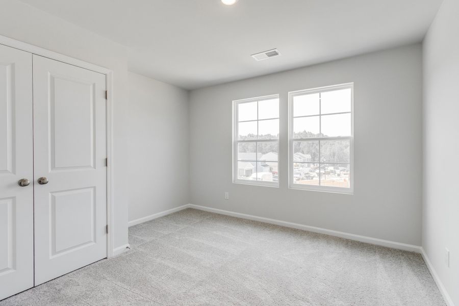 Spacious, unfurnished interior of a new home in Bluefield, Lexington (Image 28).