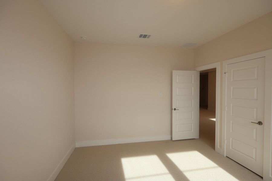 Spacious, unfurnished interior of a new home in Dunham Pointe, Cypress (Image 34).