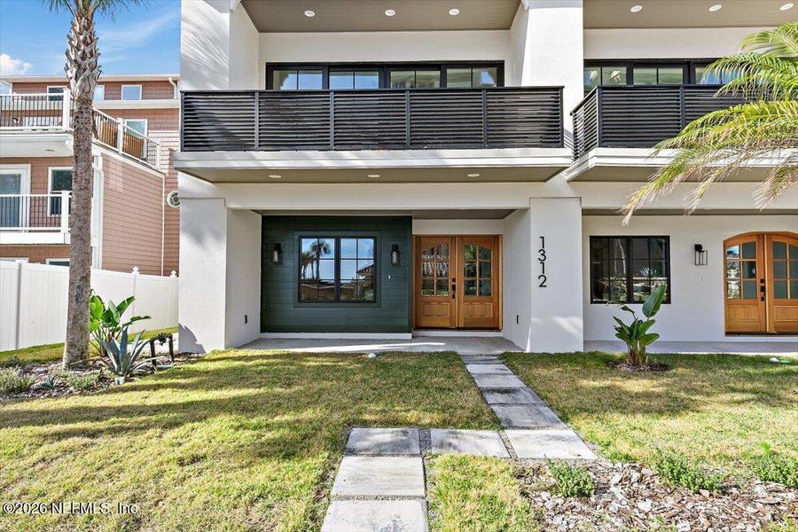 Exterior details and patio area of a home in , Jacksonville Beach (Image 3).